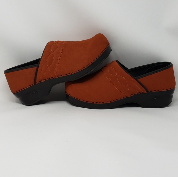 Land's End women's burnt orange clogs size 9D - Picture 2 of 10